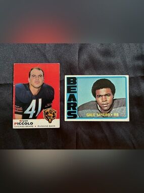 Brian Piccolo #26 Topps Rookie Card 1969 + Gale Sayers #110 1972 - ‘Brians Song’